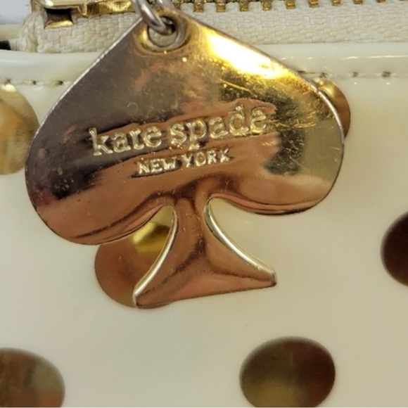 Kate Spade White Clutch Gold
Polka Dots Heart Pull Tab
Women Zip Pouch
Adorable - Picture 6 of 6